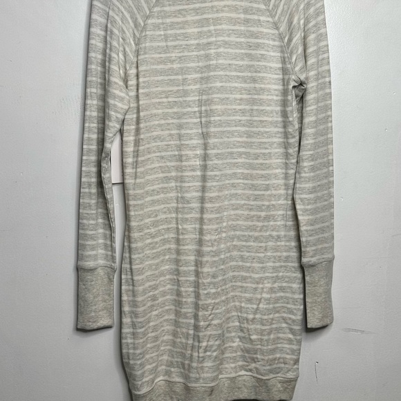 Womens new Athleta stripped long size‎ medium criss cross Tunoc top - Picture 3 of 3